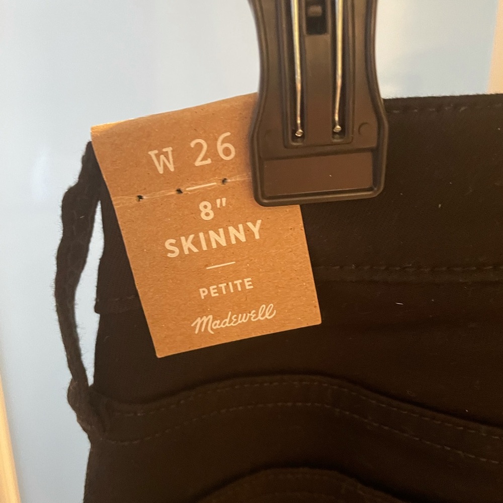 New with tags. Madewell 8” high rise skinny Jean in black denim. Size 26 petite.